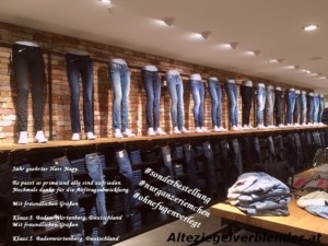 Backsteinriemchen-Wand im Jeans-Store